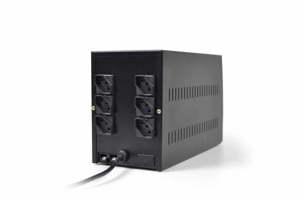 NOBREAK UPS COMPACT PRO UNIVERSAL 1400VA 2BS 5AH - ENTRADA E SAÍDA BIVOLT - TS SHARA - Imagem 2